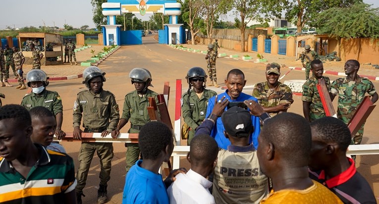 Hunta želi protjerati francuskog veleposlanika iz Nigera. Francuska: Nemate ovlasti