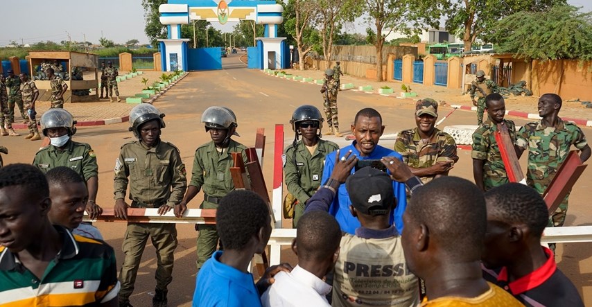 Hunta želi protjerati francuskog veleposlanika iz Nigera. Francuska: Nemate ovlasti