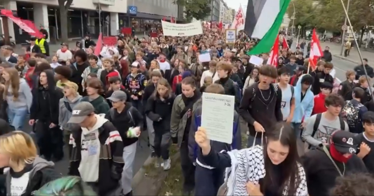 VIDEO Deseci tisuća učenika na ulicama Njemačke: "Ne želimo ići u rat"