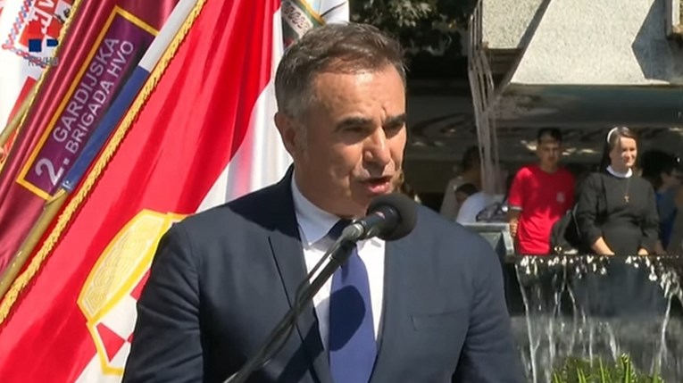 VIDEO Hrvatski general prekinuo govor u BiH, izazvao oduševljenje