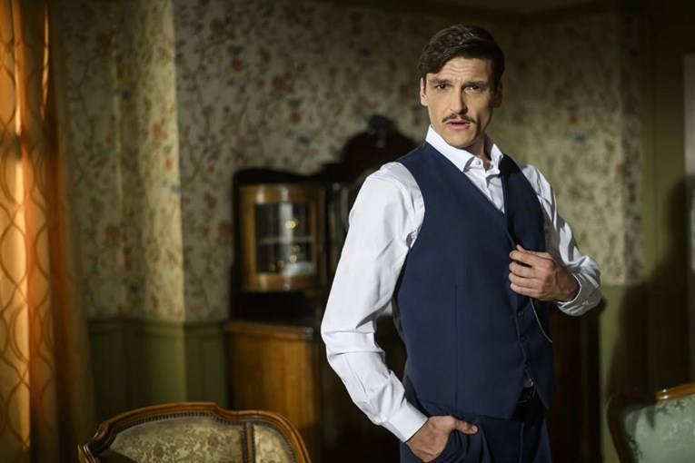 Nakon odlaska iz Divljih pčela Agostini deaktivirao društvene mreže. Sad se vratio