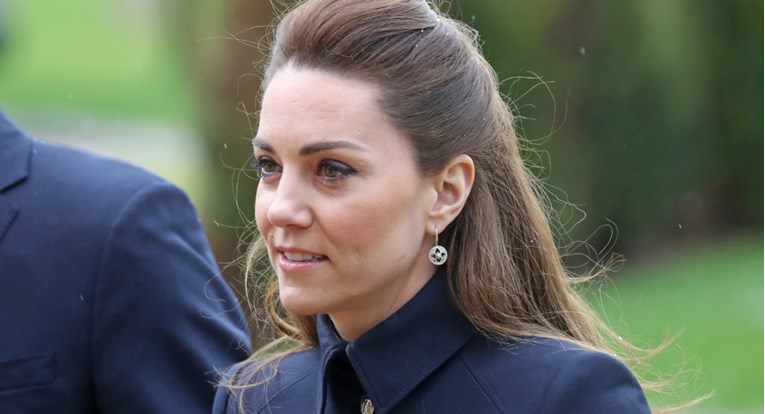 Skupa pogreška: Kate Middleton obula potpuno krive cipele za kišu