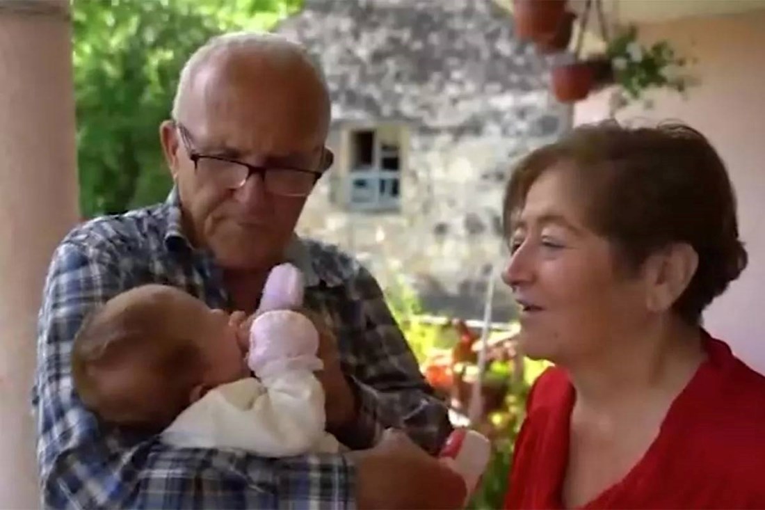 Sonja (57) i Marko (69) nakon 22 godine borbe postali roditelji djevojčice