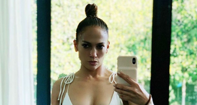 Jennifer Lopez selfiejem u bikiniju pokrenula pozitivan trend na Instagramu