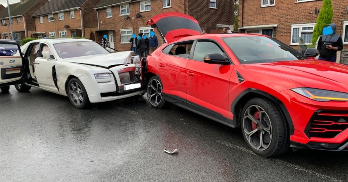 FOTO Skuplje ne može: Rolls Royceom udario u Lamborghini