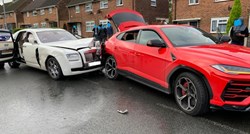 FOTO Skuplje ne može: Rolls Royceom udario u Lamborghini
