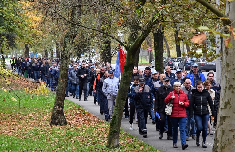 Štrajka 600 radnika Đure Đakovića: "Dajte nam plaću ili idemo pred vladu"