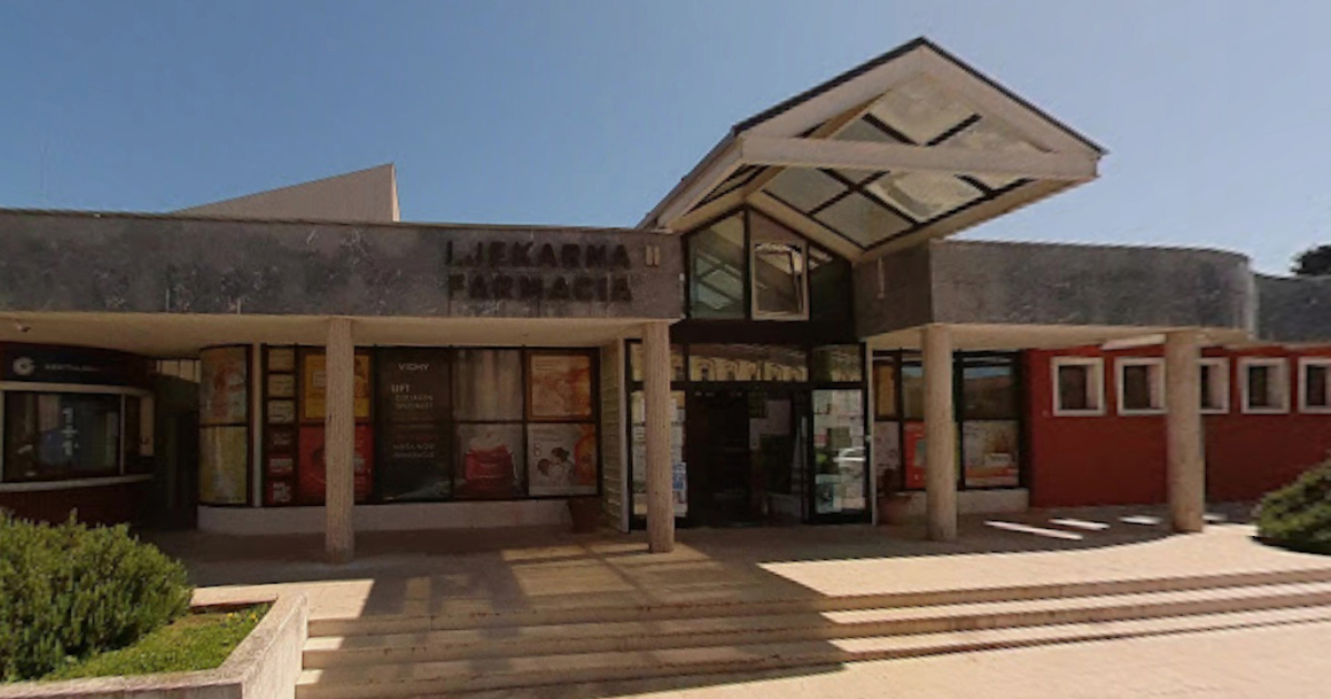 Godinu dana živio u skladištu ljekarne u Rovinju. Uhićen je