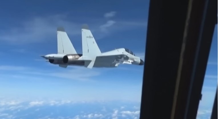 VIDEO Incident nad spornim morem. Kineski borbeni avion presreo američki