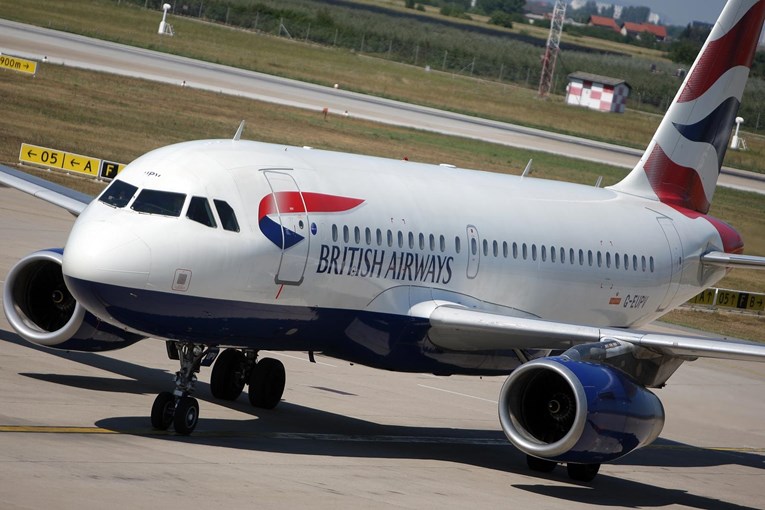 Avion sletio u Zagreb umjesto u Dubrovnik: "Pilot je rekao da se nada da ima goriva"