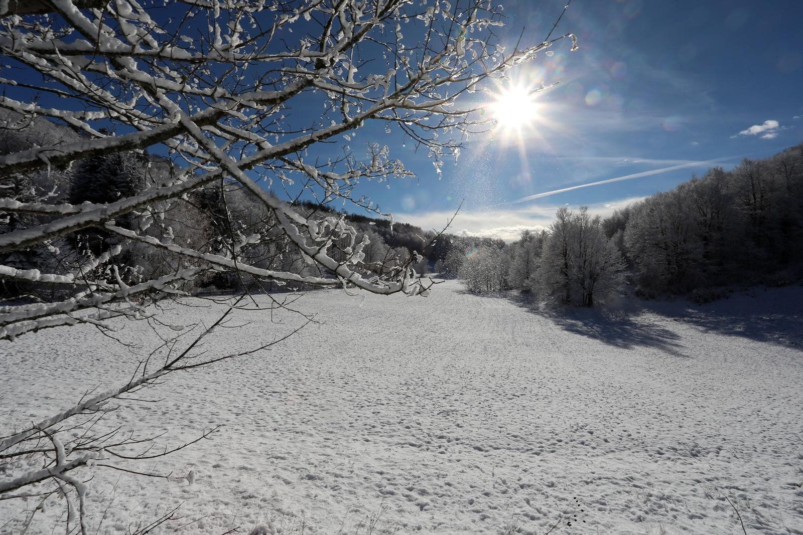 Na Jadranu danas grmljavinska nevremena i jaka kiša, na kopnu snijeg i susnježica