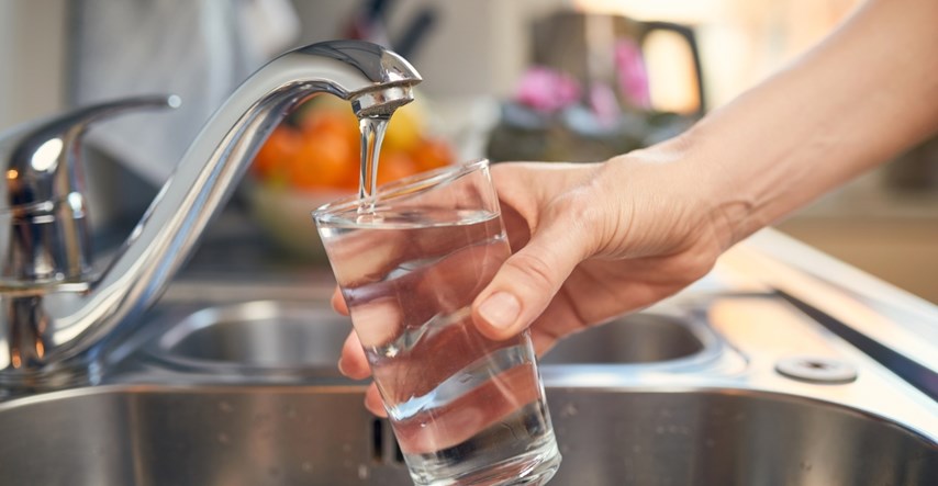 Studija u SAD-u: 45 posto vode iz slavina je kontaminirano "vječnim zagađivačima"