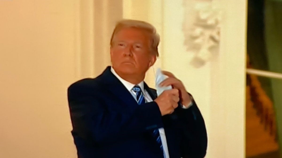 Donald Trump pušten iz bolnice, čim je stigao u Bijelu kuću, skinuo je masku