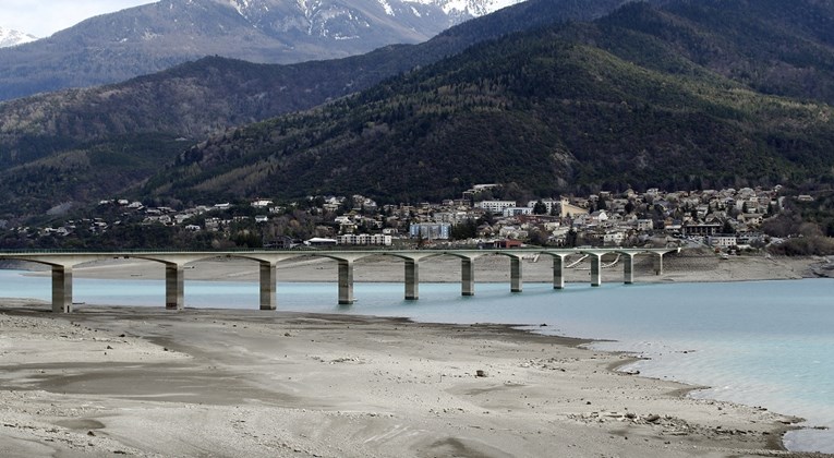 Na jugu Francuske zabranjuje se prodaja vrtnih bazena zbog nestašice vode