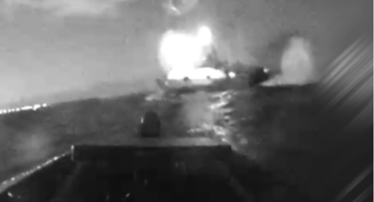 Ukrajinci napali ruske brodove koji čuvaju ključan most za Krim, pogledajte snimku