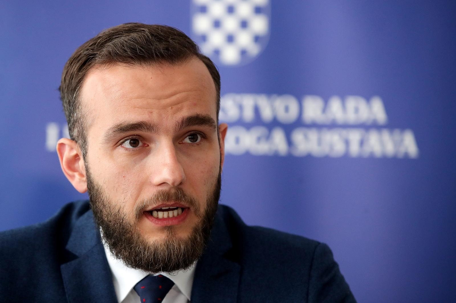 Aladrović o dogovoru sa sindikatima: Novac na CRO kartice ili na račune, svejedno nam