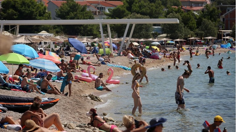 Danas imamo rekordnih 306 novooboljelih: Pogledajte kako izgledaju hrvatske plaže