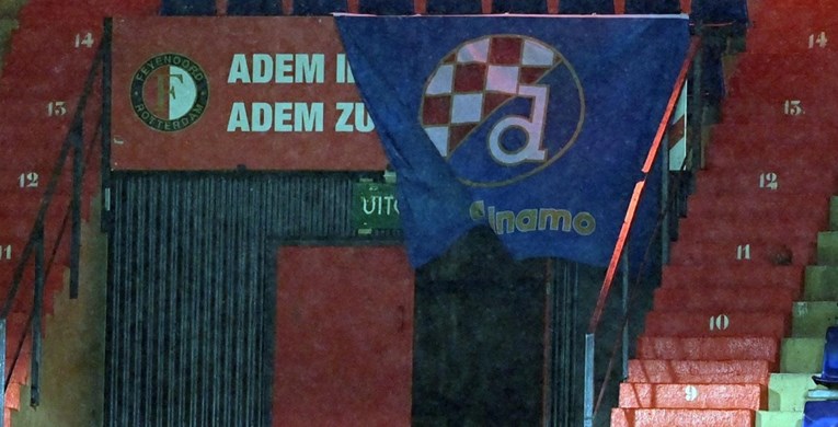 Pogledajte veliku Dinamovu zastavu na sablasno praznim tribinama stadiona Feyenoorda