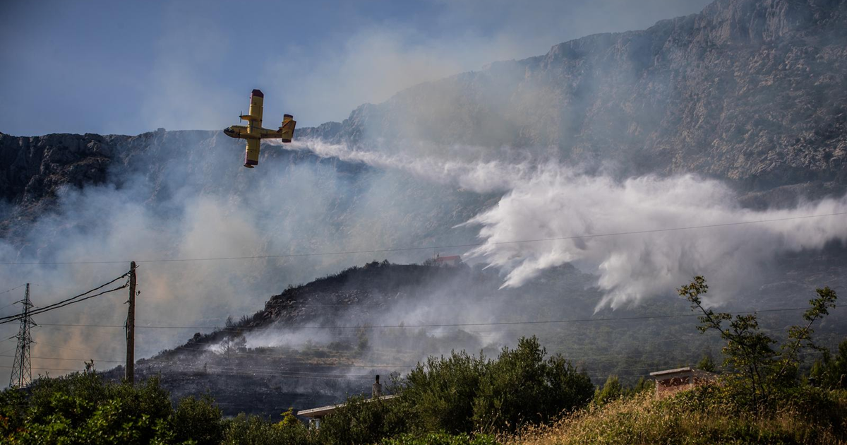 Gori kod Vranskog jezera, zatražena pomoć kanadera i Air Tractora