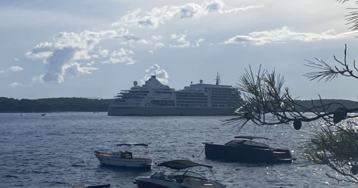 Grdosije oko Hvara: Nakon jahte od 100 milijuna dolara, stigao i luksuzni kruzer