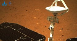 FOTO Kineski rover se provozao površinom Marsa, poslao i prve fotografije