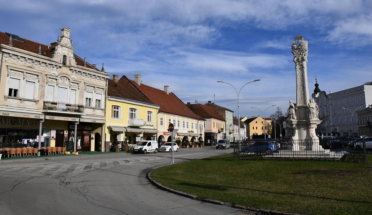 Muškarac zaražen koronom danima šetao po Požegi, išao u kafiće. Prijeti mu zatvor