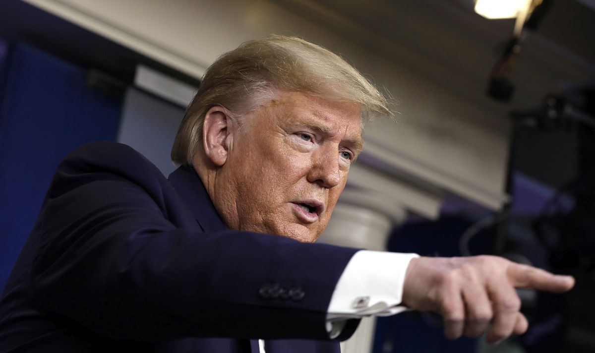Trump traži od General Motorsa i Forda da proizvode respiratore