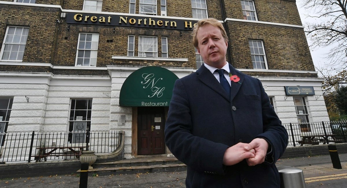 Britanski zastupnik pozvao na primirje u Gazi. Smijenjen je s dužnosti u vladi