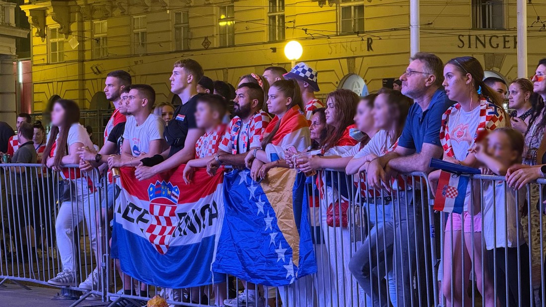 U centru Zagreba zastave Hrvatske i BiH jedna kraj druge