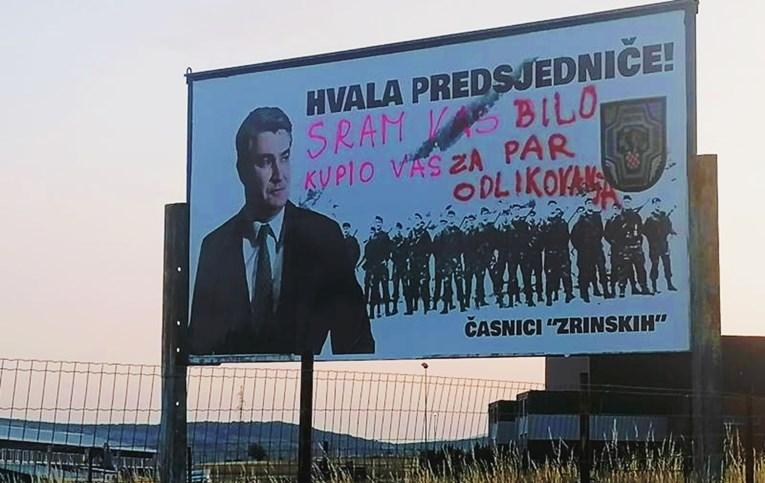 FOTO Netko je išarao plakate dobrodošlice Milanoviću u BIH, pogledajte poruku