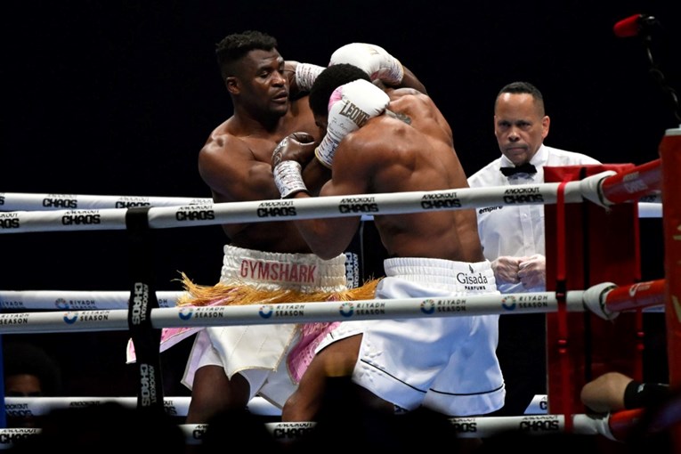 Ngannou odgovorio na prozivke Jakea Paula: Trebao bih mu opaliti nekoliko šamarčina