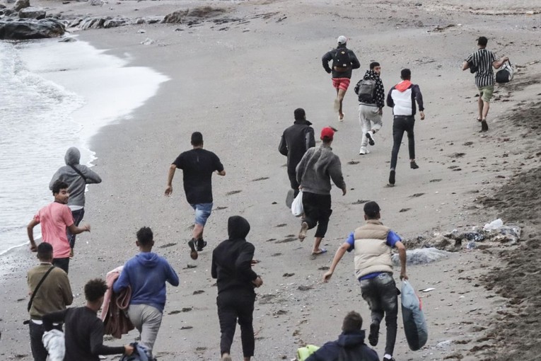 EU želi lakše vraćati migrante u treće zemlje. Ministri danas odlučuju