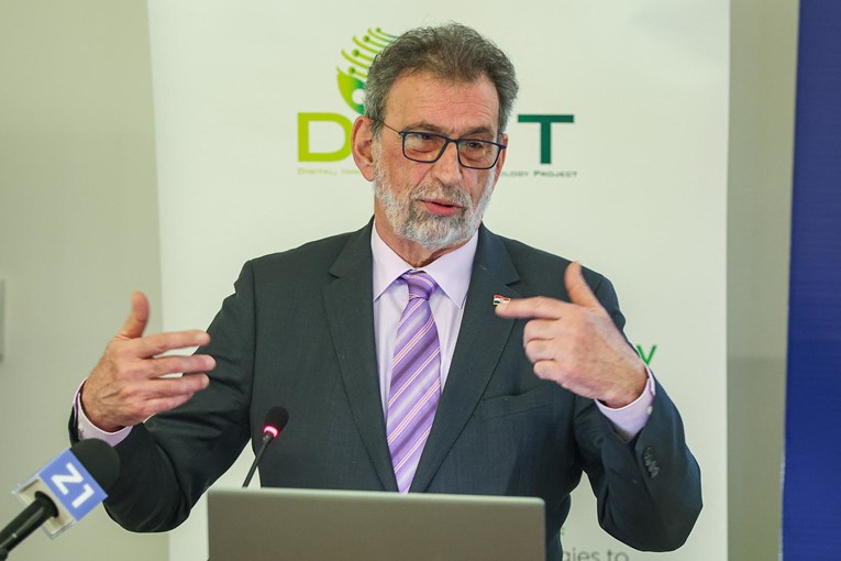 Fuchs najavio promjene oko ispričnica u školama: Možda ćemo ih ograničiti