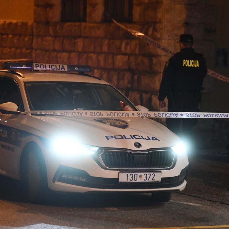 Muškarac prijavio krađu kamena u Rogoznici. Drugi optužio policajce