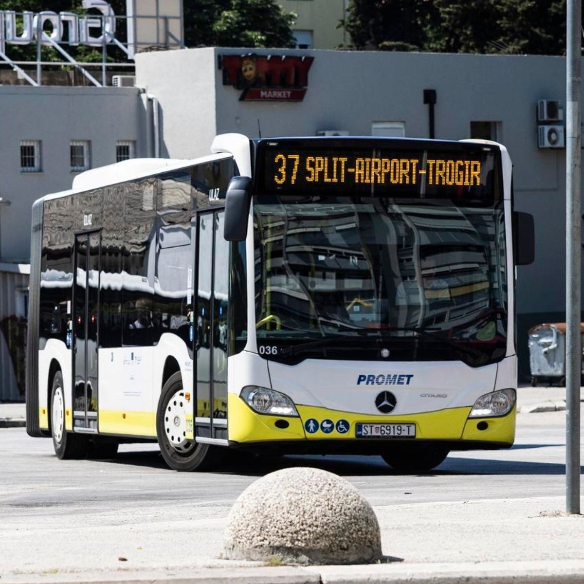 Tinejdžer napao kontrolora u splitskom autobusu, udario ga u glavu
