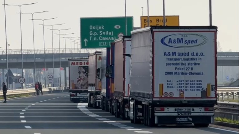 Kamionski prijevoznici u BiH pokušali blokirati granice, spriječila ih policija