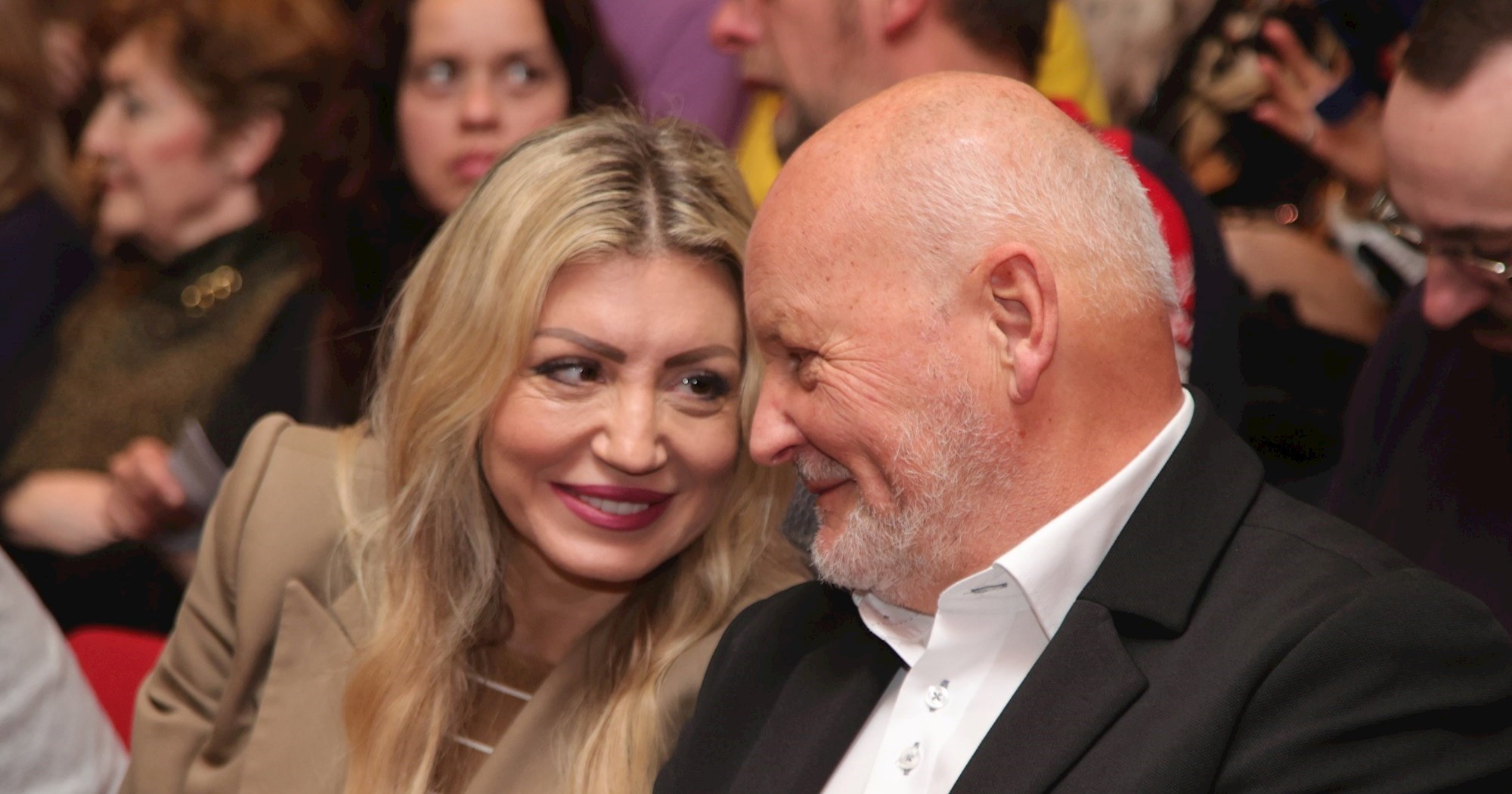 Blanka i Zlatko Mateša snimljeni u kazalištu, razmjenjivali su zaljubljene poglede