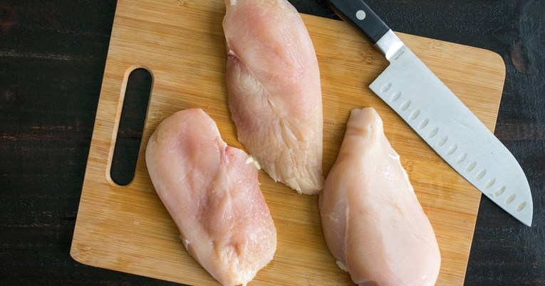 Treba li oprati sirovu piletinu prije kuhanja? Evo što kažu stručnjaci