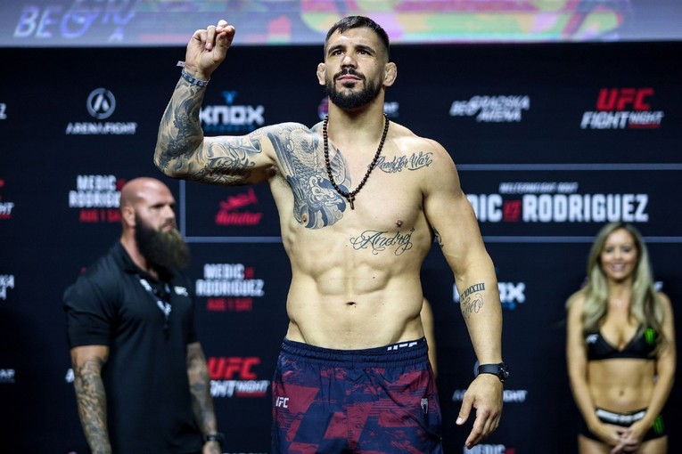 Rakić pobijedio nakon pet godina. Slavio odlukom sudaca na UFC Beogradu