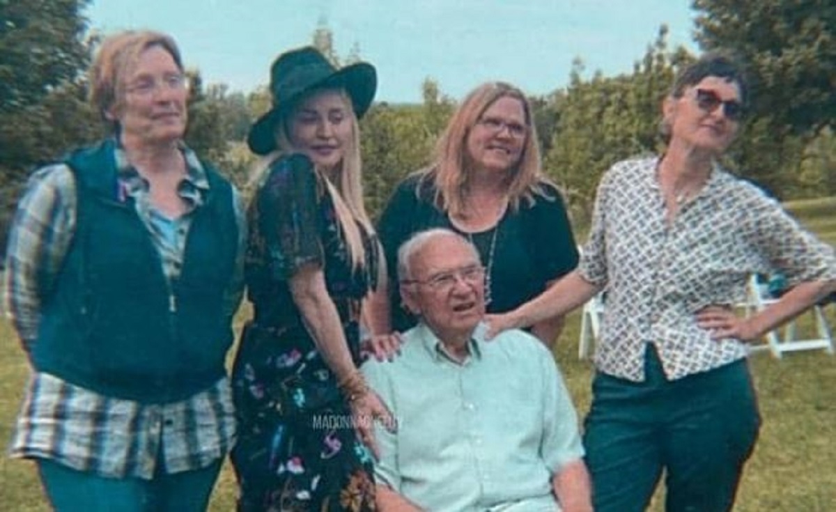 Madonna objavila rijetku fotografiju s tri sestre