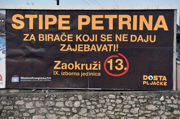 Načelnik Primoštena ovim plakatom pozvao svoje birače na izbore