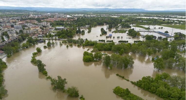 Vrh vodenog vala prošao kroz Karlovac, ide prema Petrinji