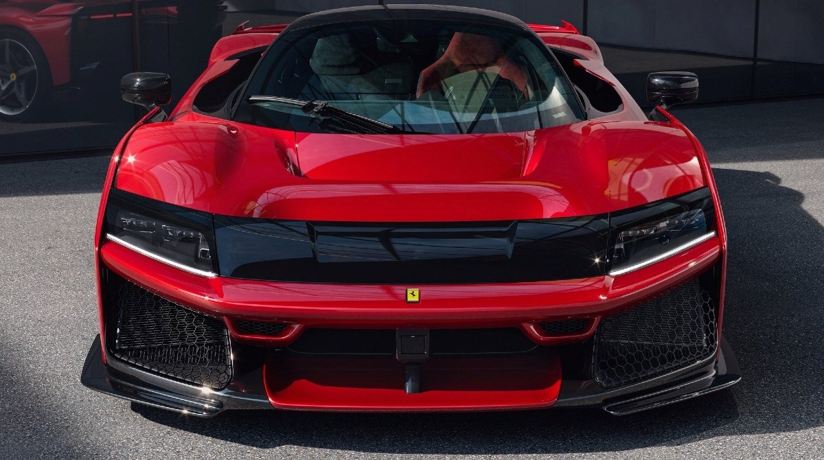 Ferrarijev novi patent olakšava vožnju preko ležećih policajaca