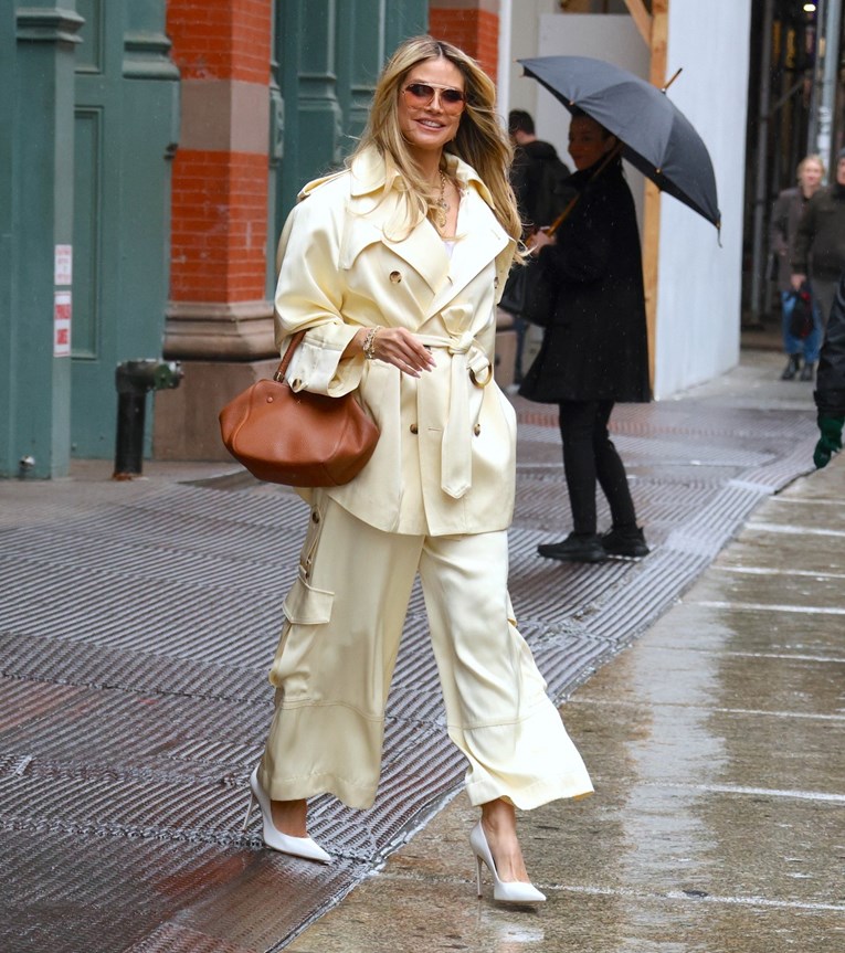 Heidi Klum pokazala kako izgledati elegantno čak i po kiši