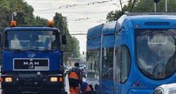 Na križanju Savske i Vukovarske tramvaj iskliznuo iz tračnica