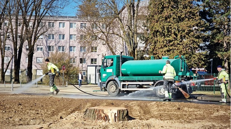 FOTO I VIDEO Zatrpana rupa na Jarunu koju je napravila sovjetska letjelica