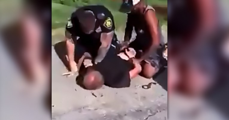 VIDEO MMA borac pomogao policajcu pri uhićenju i možda mu spasio život