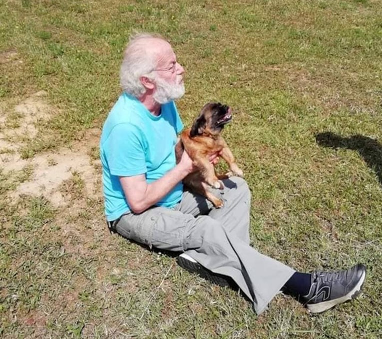 Umirovljenik iz Kutine molio da netko udomi njegovu kujicu jer on mora u dom
