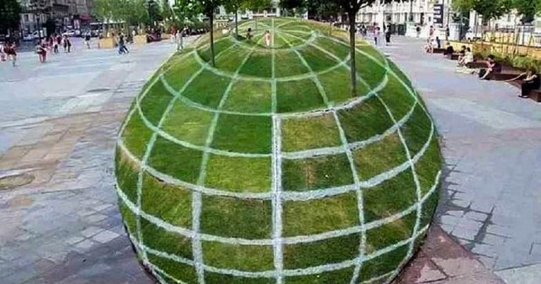 Fotka optičke iluzije iz Pariza zbunila ljude, vidite li zbog čega?