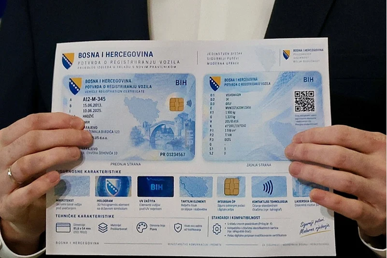 BiH ukida papirnate prometne dozvole. Stižu nove naljepnice, bit će crvene i plave